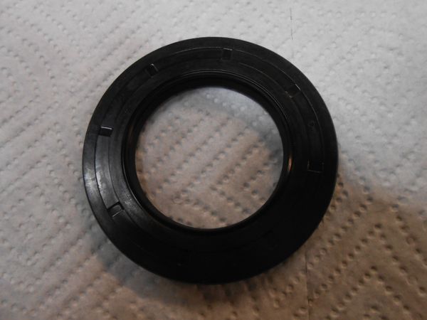 GFI322498850 Row Unit Gearbox Main Shaft Seal; fits Case IH 2600 & 4400 series. ALSO use #508008TC