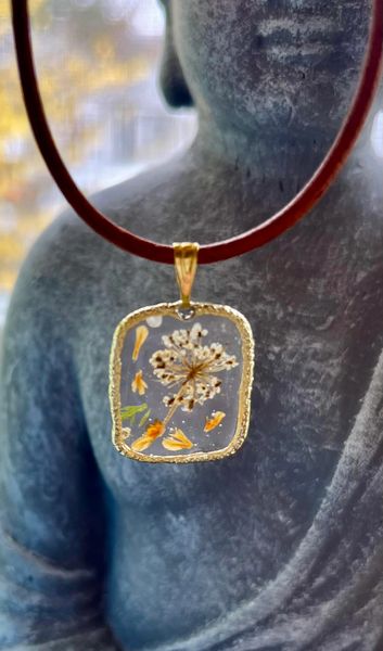 Queen Anne's Lace Gold Tone Necklace