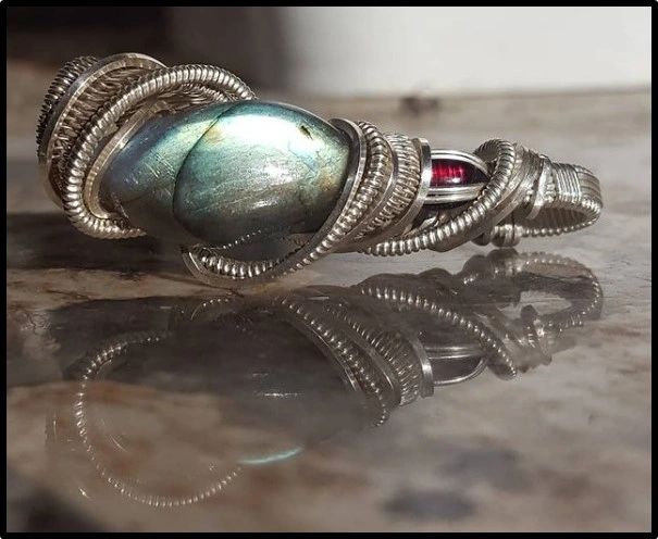 Beautiful wire wrapped pendant with labradorite gem stone