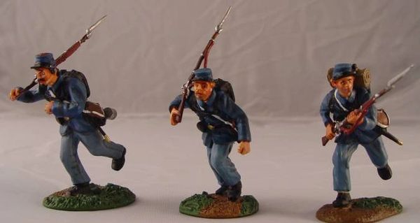 CONTE, ACW57105, 1/32, UNION INFANTRY CHARGING , (BOXED)