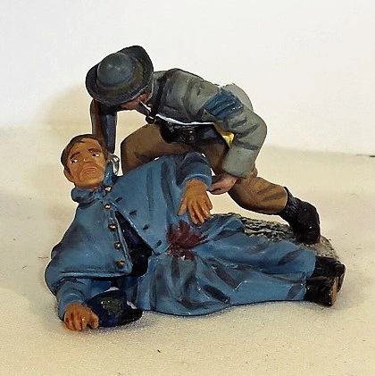 BRITAINS, WBCW329-330, CONFEDERATE SGT. GIVING WATER TO UNION PVT, (UNBOXED)