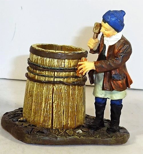 WILLIAMSBURG COLLECTIBLES, WB-03, 1/30, COOPER AT WORK, (BOXED)