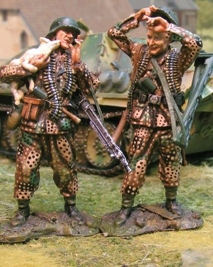 The COLLECTORS SHOWCASE, CS00619, 1/30th, SS Soldiers resting with dog