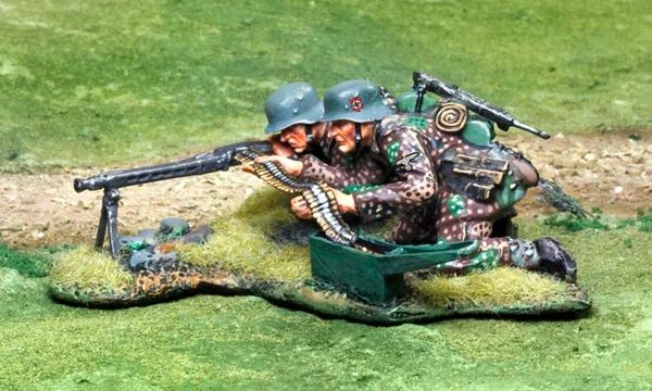 THE COLLECTORS SHOWCASE, CS00806, 1/30th, Waffen SS MG 42 Team