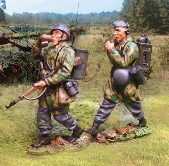The COLLECTORS SHOWCASE, CS00576, 1/30th, German Fallschirmjager radio team