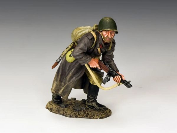 KING AND COUNTRY, RA044, 1/30, Red Army Soldier in great coat (Boxed)