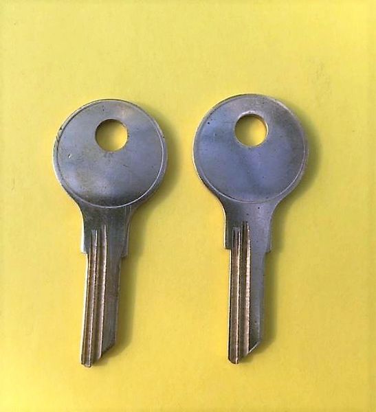2 STEELCASE MASTER KEYS Works codes FR301 thru FR800 file cabinets with dimple 
