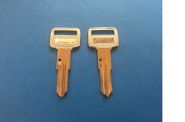 2 Key Blanks For Snugtop Truck Cap Tonneau Cover Locks Keys St01 To St50