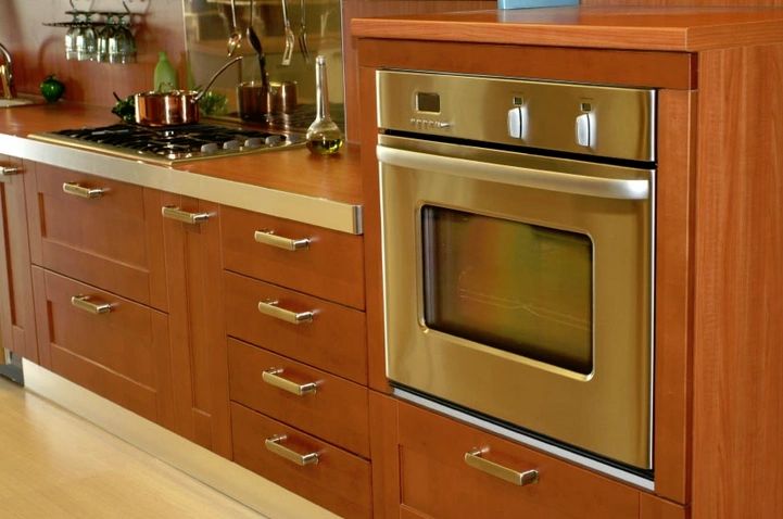 Build Custom Cabinets with CabinetCRUNCHER.