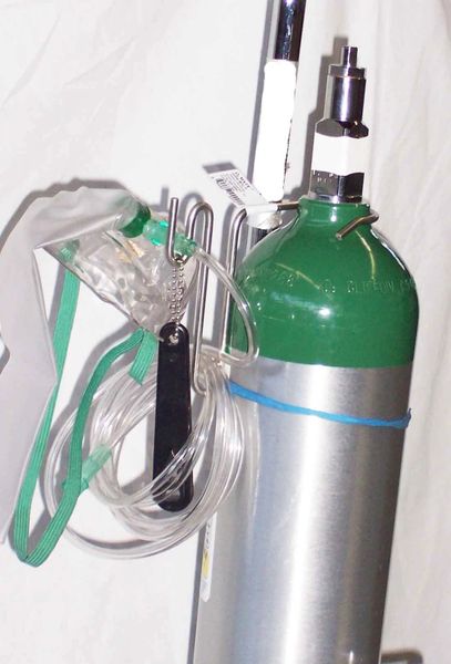 Oxygen tank hot sale with mask