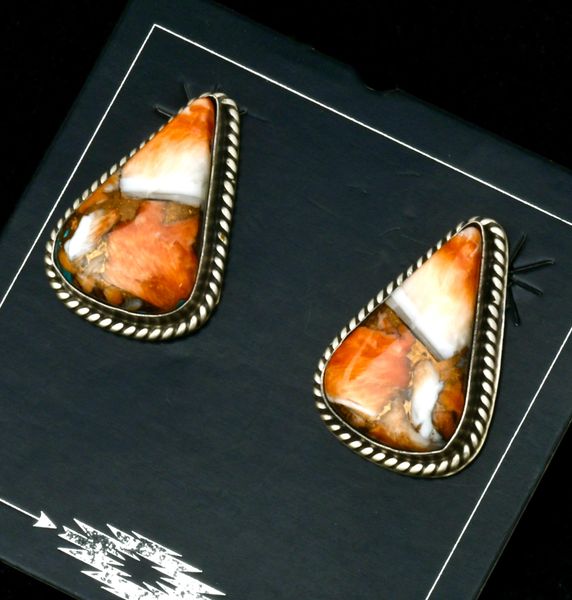 Bookend match spiney-oyster shell and bronze mix earrings by Navajo artisan Donovan Skeets. #2432a