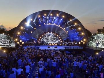 Outdoor G-Legend LED displays at a concert in Poland.