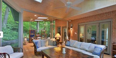 Deck Designs of Brentwood builds custom decks, porches, screened additions, gazebos, garages, trellises and backyard bridges. Franklin, Green Hills, Tennessee. 