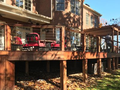 Deck Designs of Brentwood builds custom decks, porches, screened additions, gazebos, garages, trellises and backyard bridges. Franklin, Green Hills, Tennessee. 