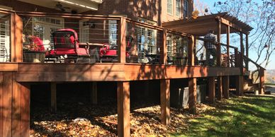 Deck Designs of Brentwood builds custom decks, porches, screened additions, gazebos, garages, trellises and backyard bridges. Franklin, Green Hills, Tennessee. 