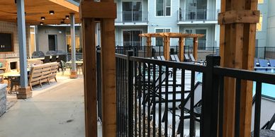 Deck Designs of Brentwood builds custom decks, porches, screened additions, gazebos, garages, trellises and backyard bridges. Franklin, Green Hills, Tennessee. 