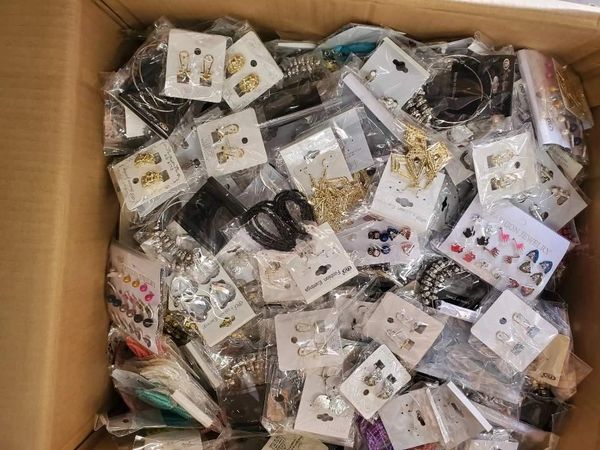 Wholesale Lot Of 2,200 To 2,500 Pieces Of Fashion Jewelry ...