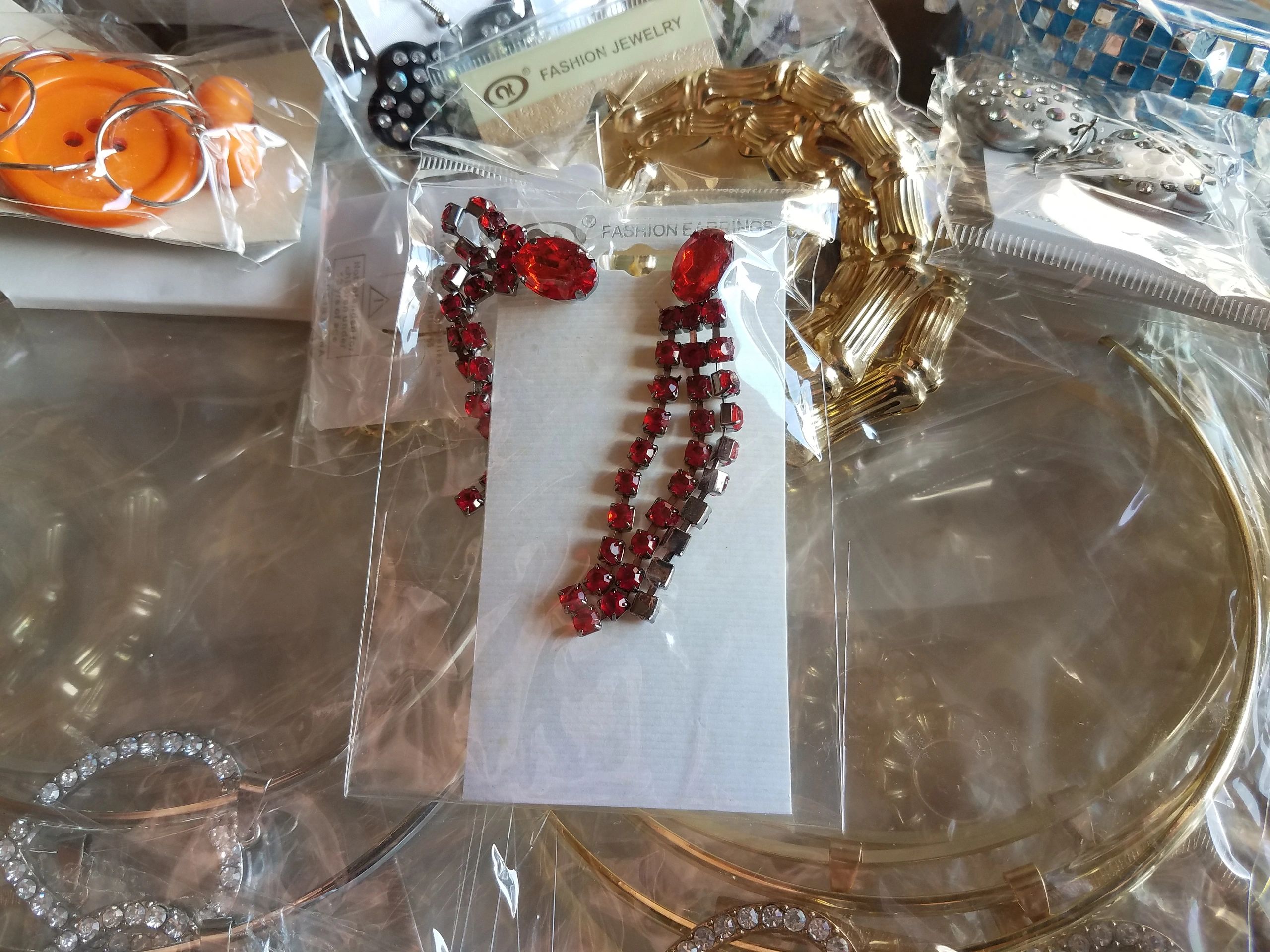Wholesale Closeout Lot Of 100 Pieces Of Fashion Jewelry ...