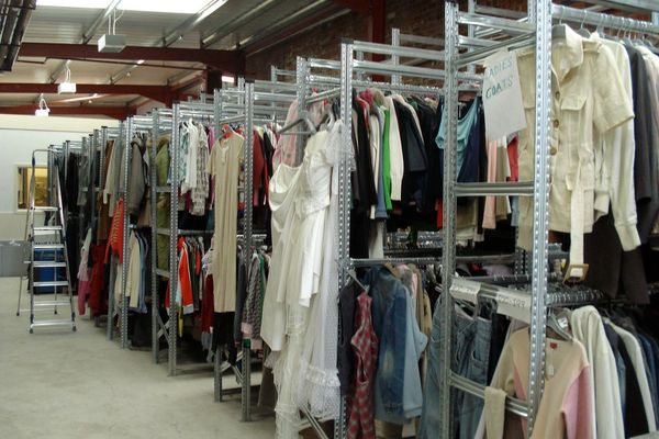 Clothing wholesale near outlet me