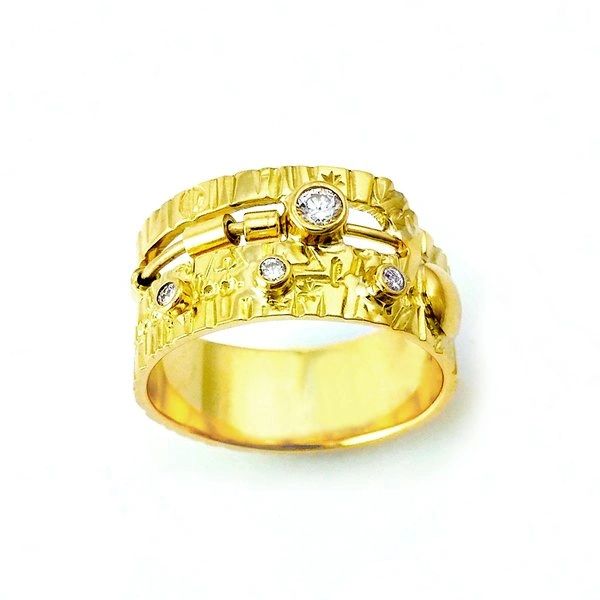 Time Traveler 18k Original Ring with Diamonds