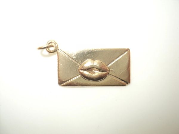 Kiss On Envelope Charm (JC-641)