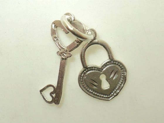 Heart Key & Lock Charm (JC-003)