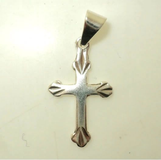 Small Cross w/ Diamond Cut Tips Charm (JC-660)