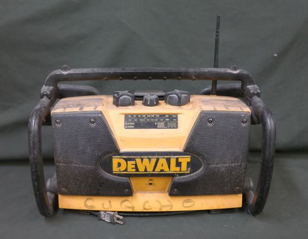 DeWalt DW911 Work/Job Site Radio Yellow Black TESTED! NO BATTERY!! | JC  Jewelry & Loan