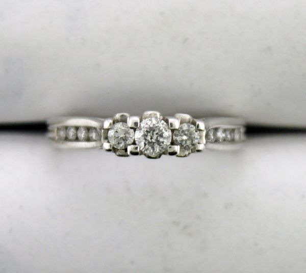 Three Stone Round Diamond Ring in 14K White Gold