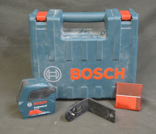 Bosch Professional 1.5v Self-Leveling Cross-Line Laser with Batteries GLL55