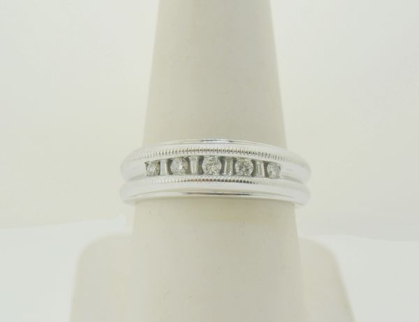 14k White Gold Men’s Baguette & Round Diamond Single Row Grooved Milgrain Wedding Band Ring