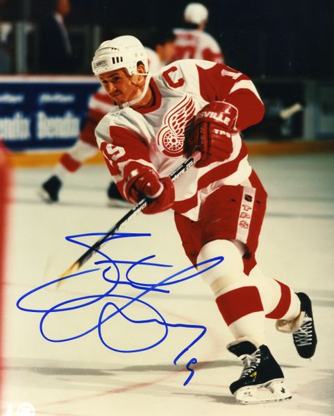 Steve Yzerman - Detroit Red Wings signed 8x10 photo