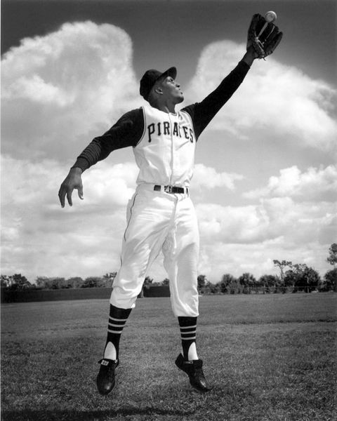 69. Roberto Clemente - Pittsburgh Pirates - 11x14 photo