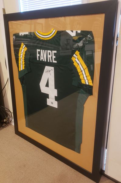 Brett Favre - Green Bay Packers - signed & framed jersey