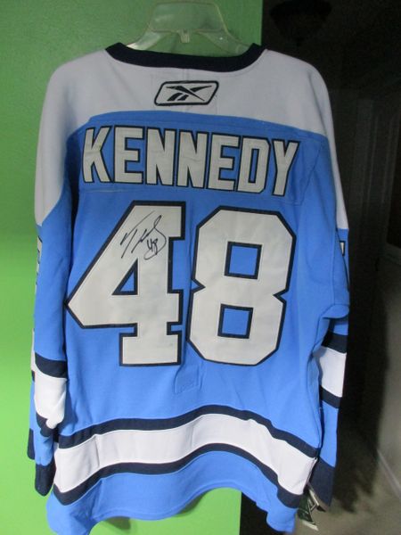 Tyler Kennedy, Pittsburgh Penguins - signed jersey - size 54