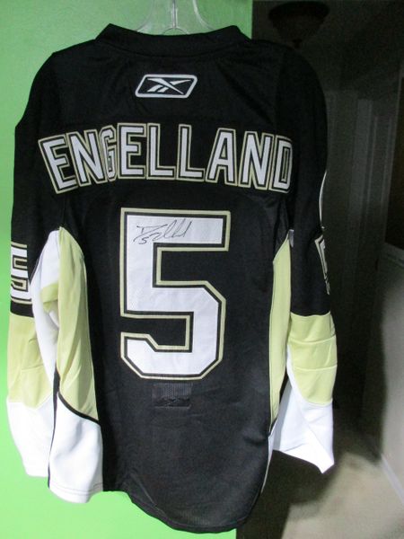Deryk Engelland, Pittsburgh Penguins - signed jersey - size 50