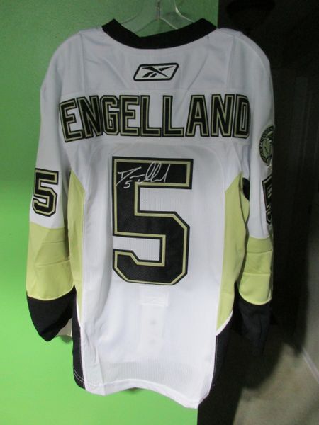 Deryk Engelland, Pittsburgh Penguins - signed jersey - size 48