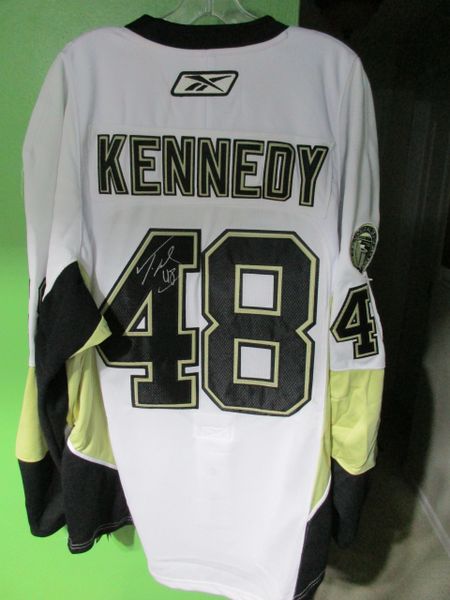 Tyler Kennedy, Pittsburgh Penguins - signed jersey - size 54 ..