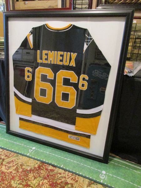 Mario Lemieux, Pittsburgh Penguins - framed authentic jersey - unsigned