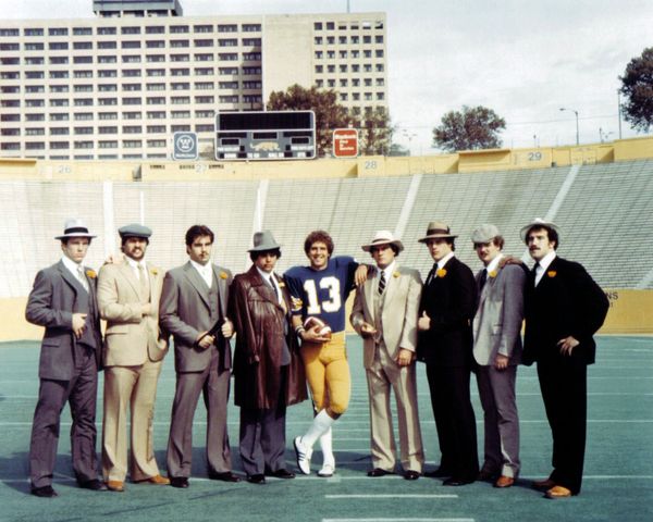 17. Dan Marino & his protection (O-Line) 11x14 photo