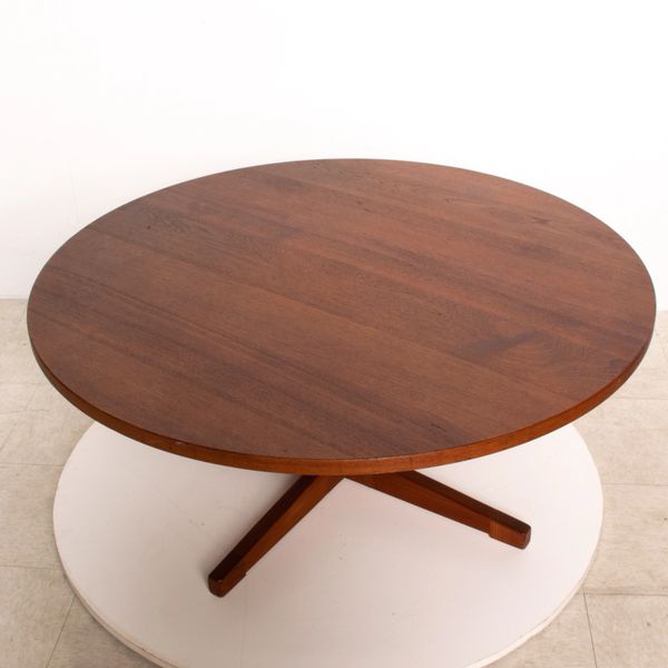 Featured image of post Mid Century Modern Round Side Table / Pair it with jen&#039;s round marble side table or tuck it in your dining room with jen&#039;s modern box joint dining table.
