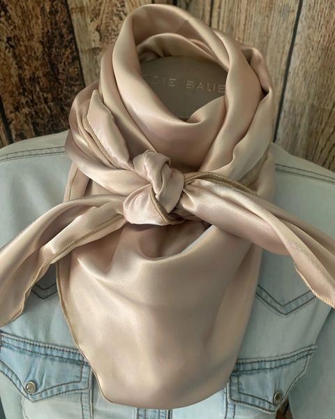 42x42 silk light tan / cream solid wild rag