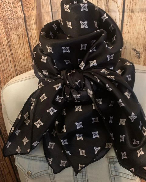 42x42 black wild rag with white diamond shape leaf print