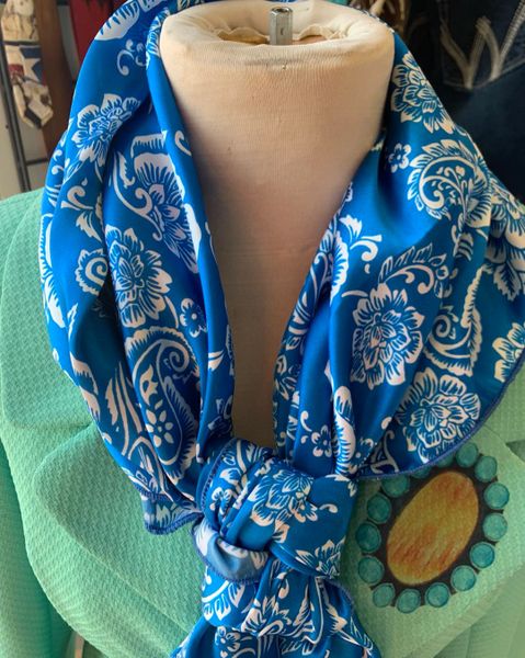 42x42 bright blue with white floral and paisley print