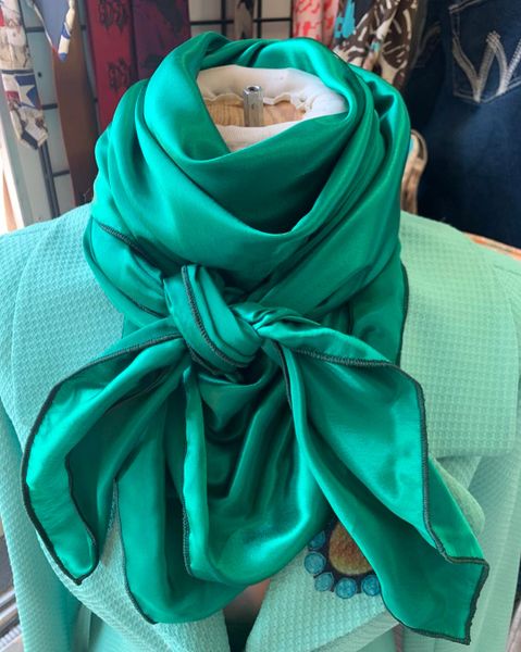 42x42 Silk - mix of kelly green and emerald green wild rag