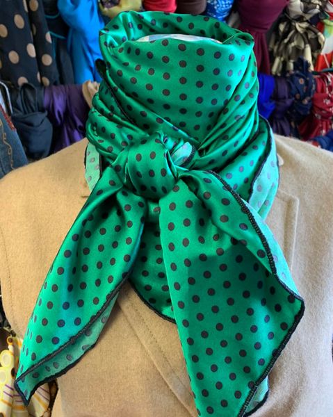 42x42 silk Green and black Polka dot wild rag