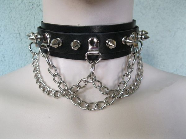 Goth choker with chain and spikes