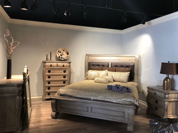 Mandalay King Bedroom Set King Bed Dressor Mirror And Nightstand