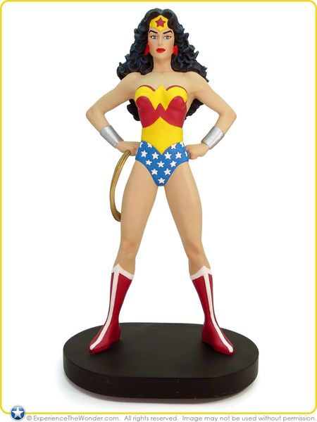 Rare Warner Brothers Studios Wonder Woman Figurine, 1999 - Discontinued - Perfect for doll collectors