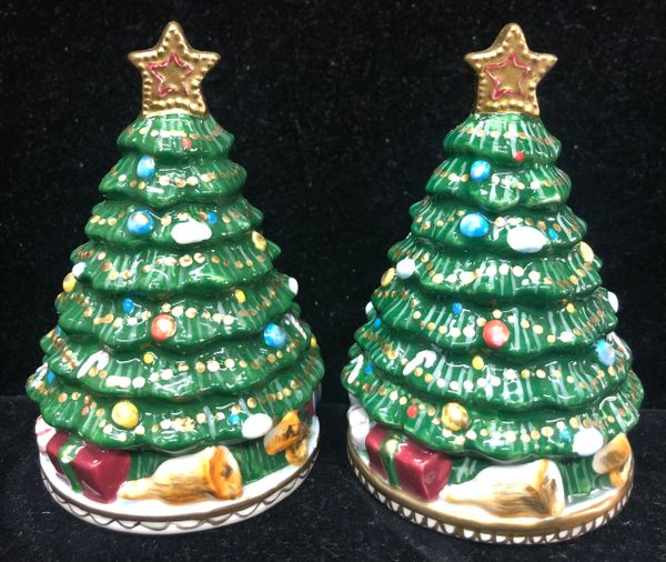 Christmas Tree Salt & Pepper Shaker Set, Hand Painted - Holiday Novelty Gifts